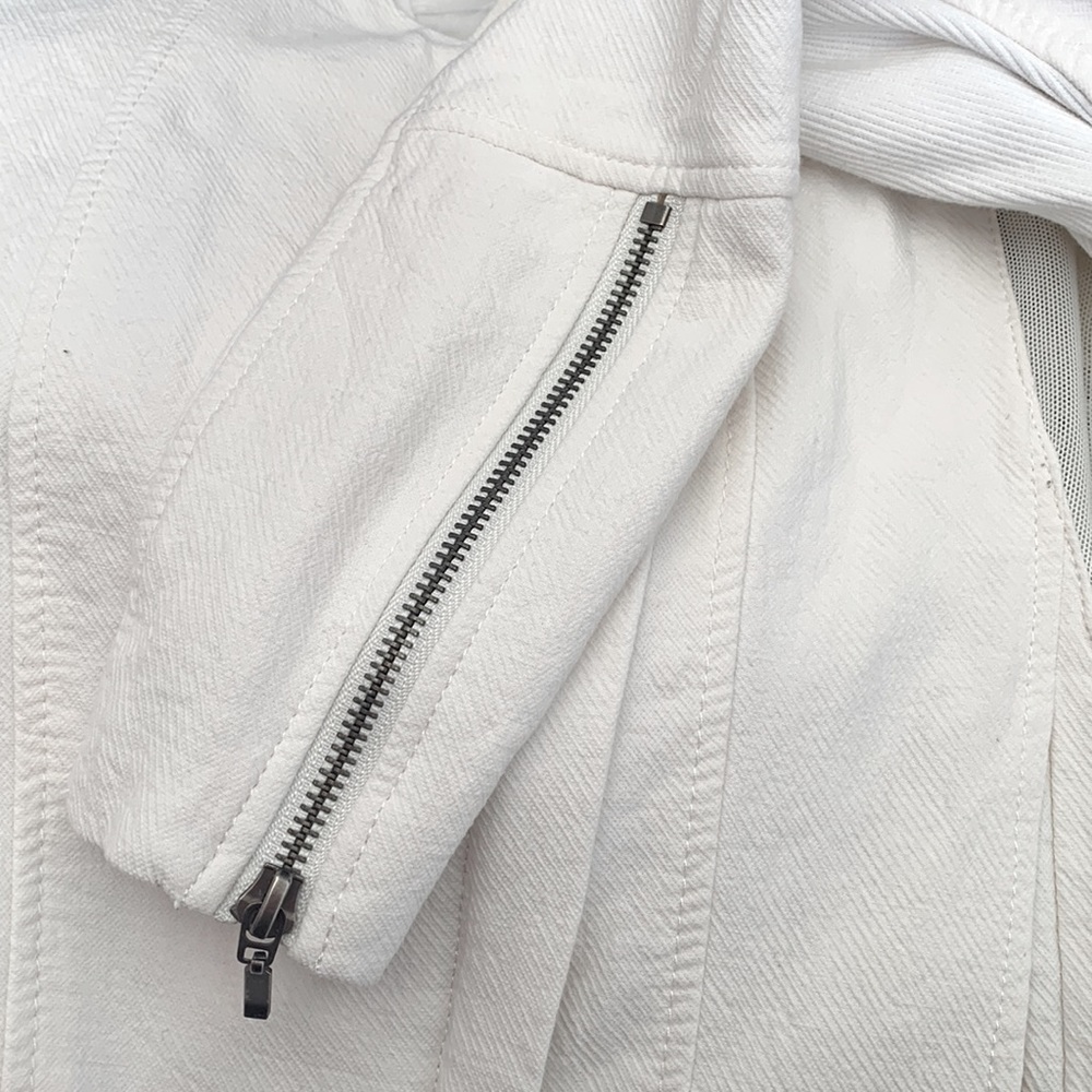 BLANKNYC White Moto Jacket with mesh details size small - Picture 10 of 11
